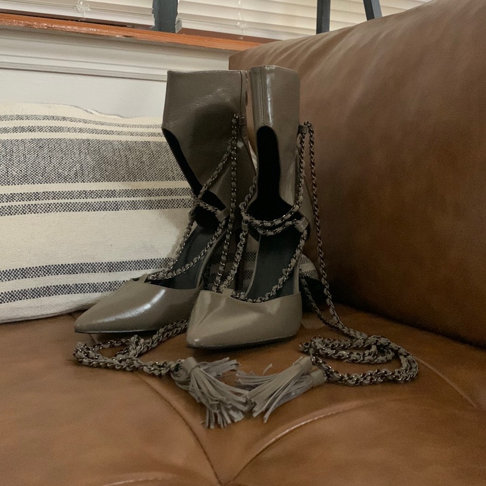 Catwalk Connection Velma Taupe Leather Pumps